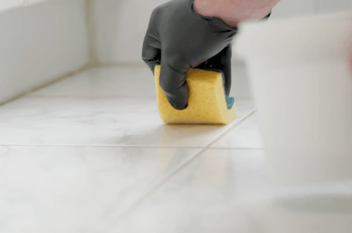 Priming Bathroom Tile Surface with Stellmann Sealer – Step 2 of Non-Slip Coating Process for Long-Lasting P3 Bonding