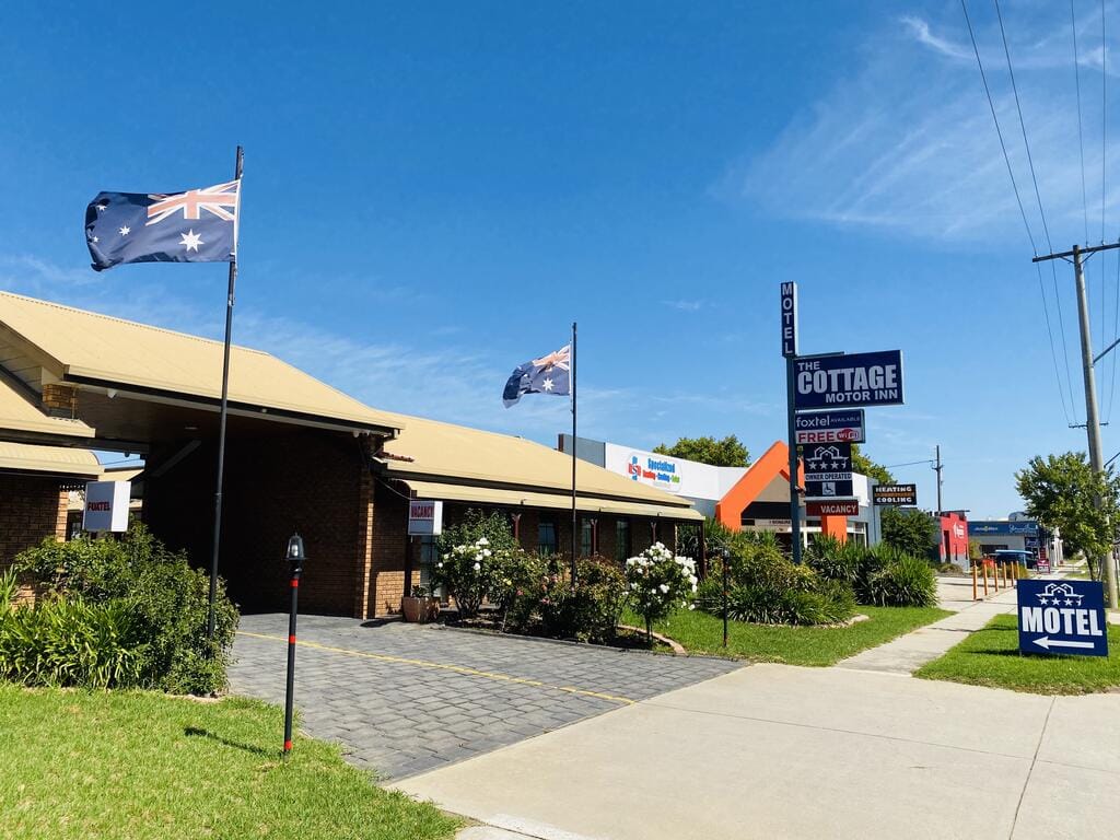 Stellmann makes showers slip-resistant at The Cottage Motel Inn